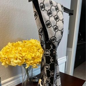 MK scarf